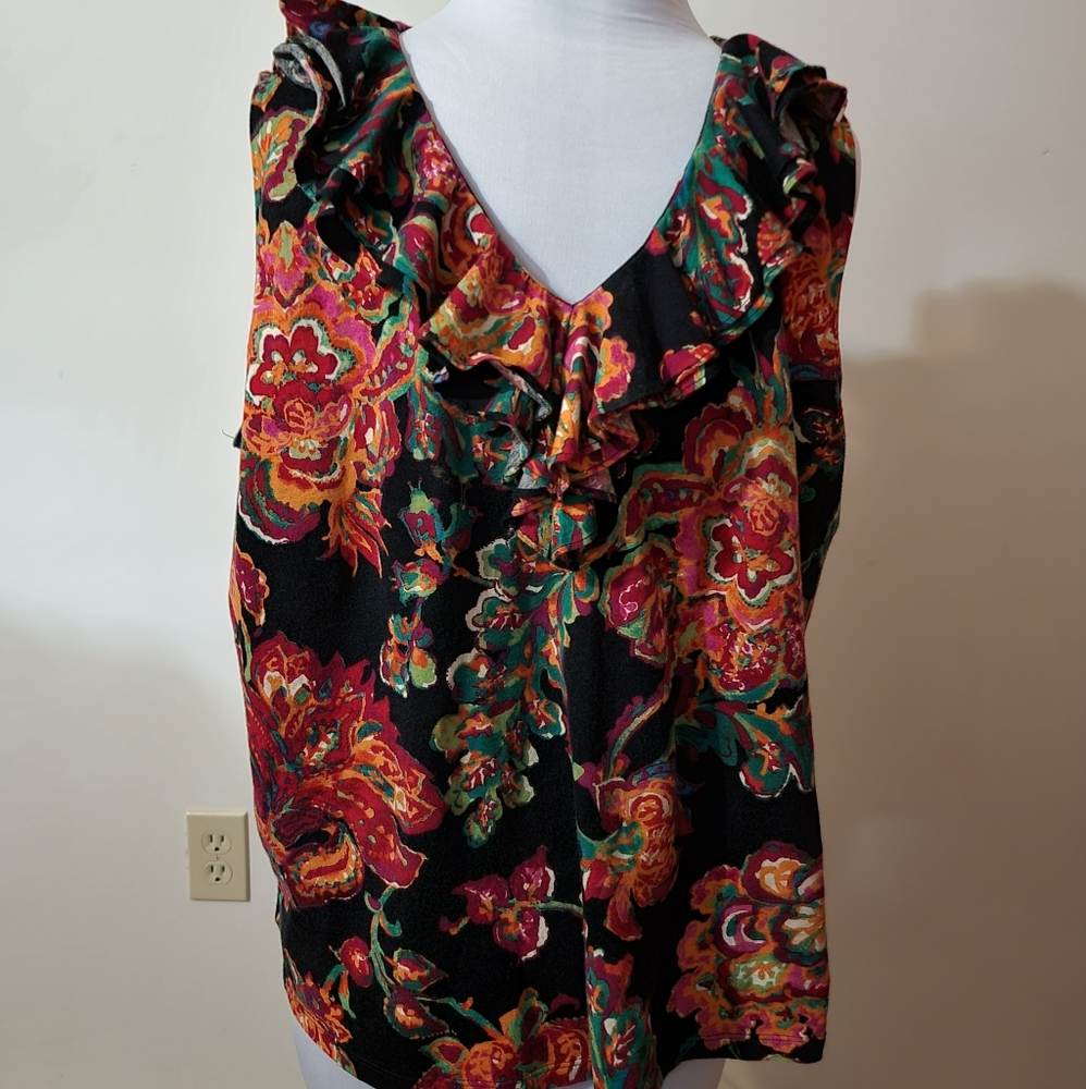 Lauren sleeveless ruffled v neck top 2X